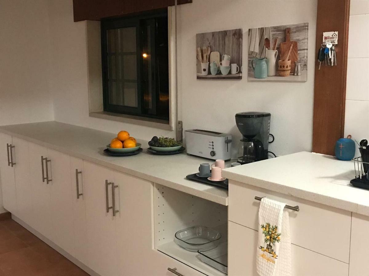 Casa Mineira Guest House Феррейраш Экстерьер фото